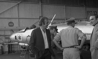 Click image for larger version

Name:	1967,Sean Connery, Israel, IAF Commander Maj. Gen. Moti Hod, Iraqi MiG-21 '007' c.jpg
Views:	573
Size:	199.9 KB
ID:	5811