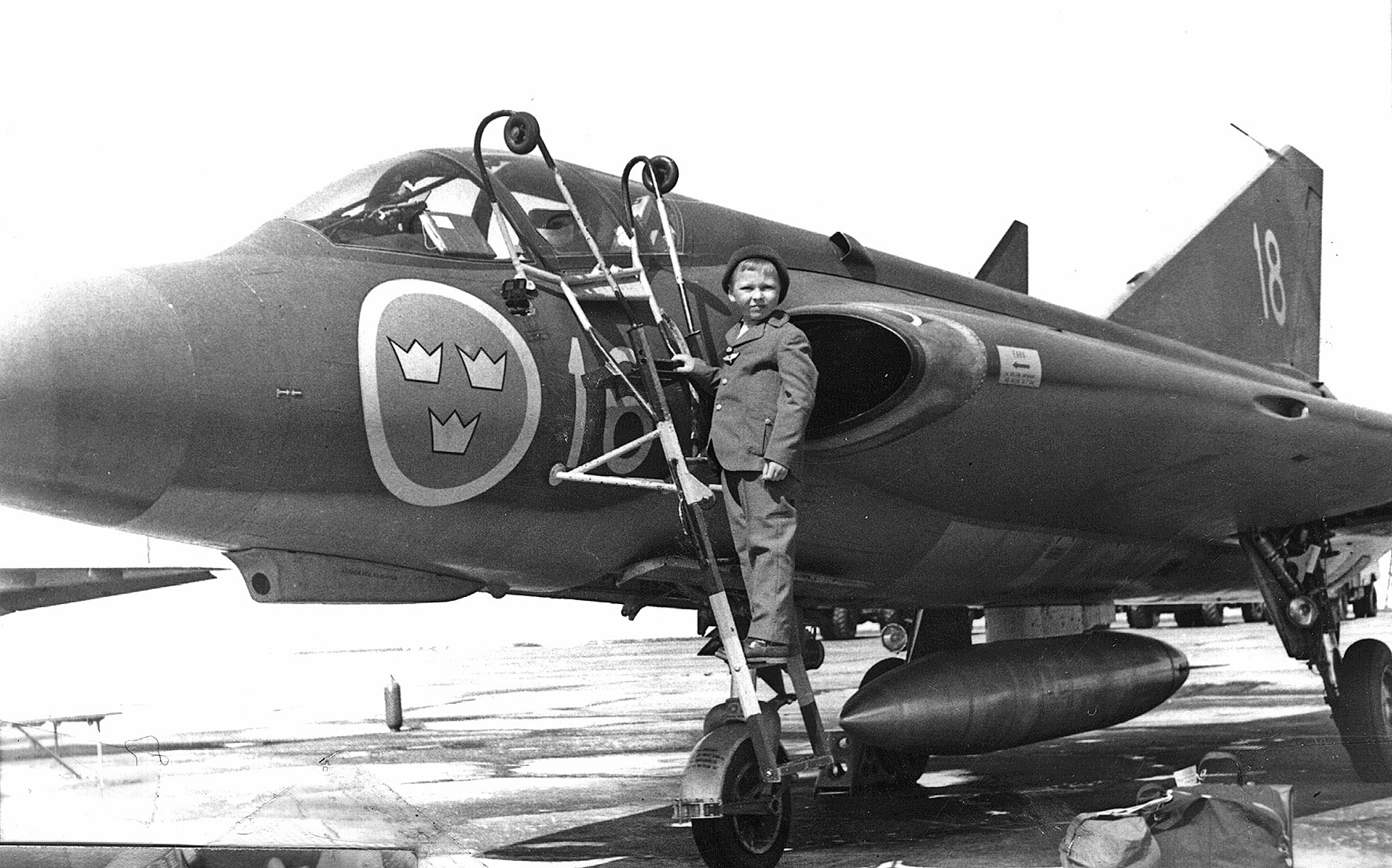 Click image for larger version

Name:	05_Sweeden-Kubinka-1971сделано во время прилета Дракенов в СССР.jpg
Views:	198
Size:	924.3 KB
ID:	11150