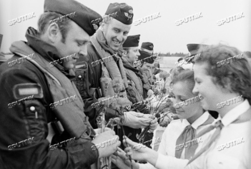 Click image for larger version

Name:	Swedish_Draken_to_Kubinka_in_1972_06.jpg
Views:	184
Size:	111.3 KB
ID:	11160