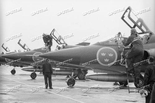 Click image for larger version

Name:	Swedish_Draken_to_Kubinka_in_1972_11.jpg
Views:	181
Size:	99.7 KB
ID:	11164