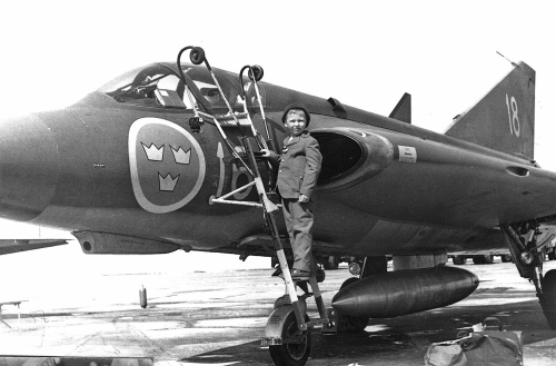 Click image for larger version

Name:	Swedish_Draken_to_Kubinka_in_1972_20.jpg
Views:	196
Size:	98.5 KB
ID:	11168