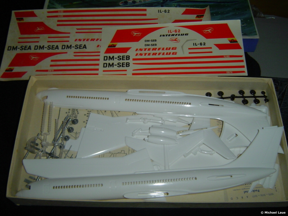 Click image for larger version

Name:	normal_IL62_06_decals1.jpg
Views:	133
Size:	479.9 KB
ID:	11315