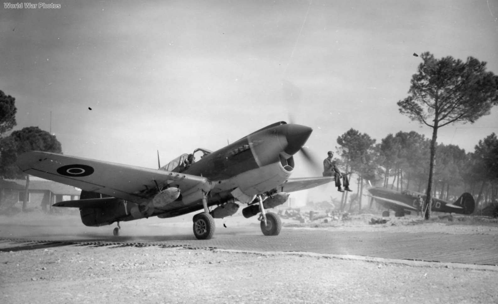 Click image for larger version

Name:	Kittyhawk_IV_FX745_OK-Y_450_Sqn.jpg
Views:	133
Size:	347.7 KB
ID:	15822